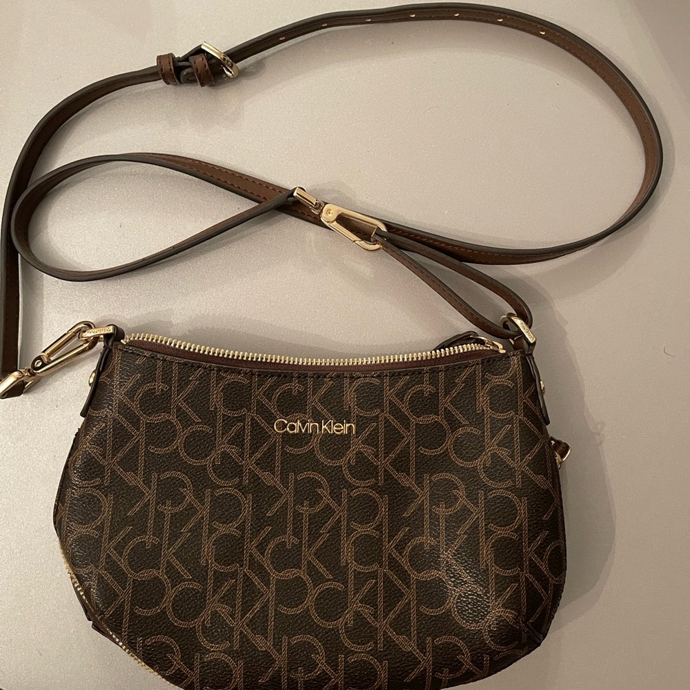 Calvin Klein Women's Elaine Small Signature Crossbody Cross Body